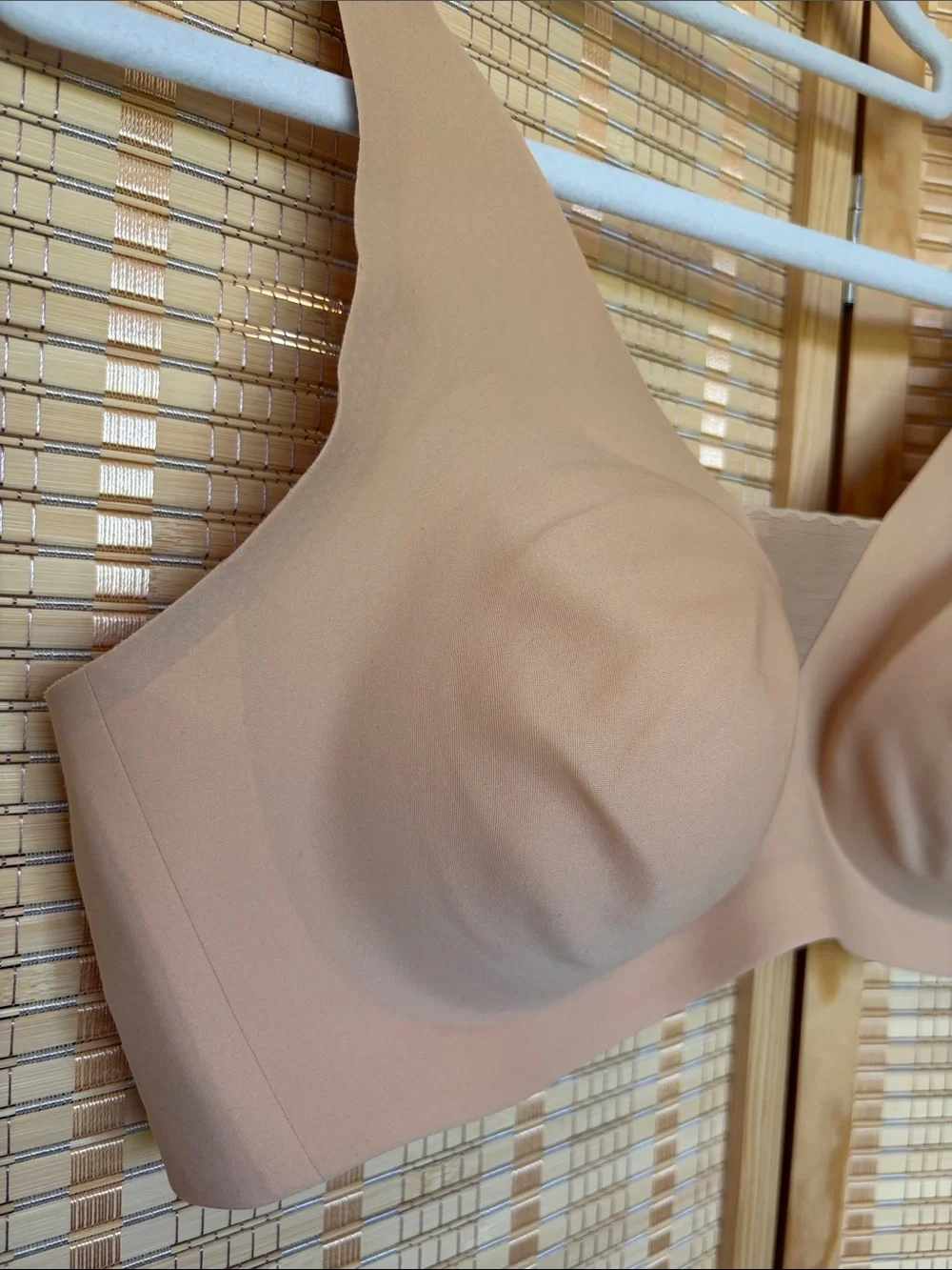 knix shadow mesh tshirt bra in beige, seamless wireless bra - Picture 10 of 17